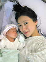 喜 翁虹北京顺利产女