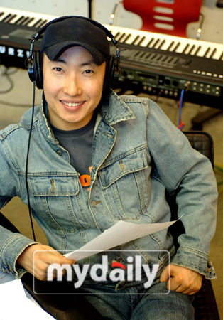 朴明秀成为《知己知彼》新主持