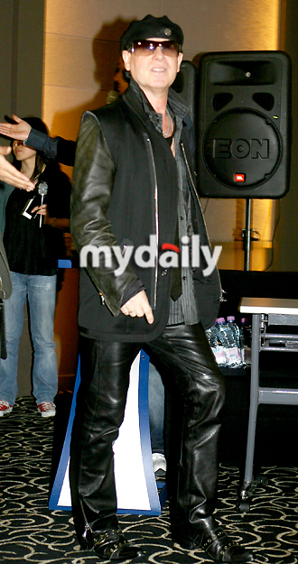 德国Scorpions乐队韩国举行新闻发布会