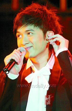 王子超女飙歌助阵 古巨基:穿裙子没有安全感