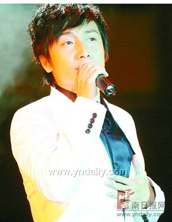 王子超女飙歌助阵 古巨基:穿裙子没有安全感