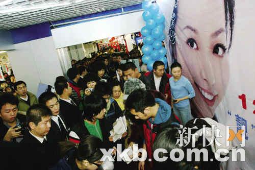 新快报：李宇春张靓颖暗战羊城既生宇何生靓