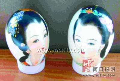 妻子蛋壳上画仕女 丈夫梳子上刻龙凤