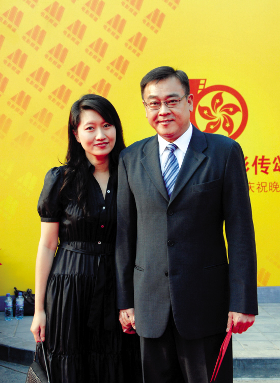 尔冬升与太太罗晓文(CFP 供图) 尔冬升与太太罗晓文(CFP 供图)
