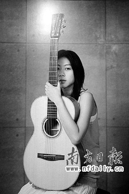 别关心她长什么样安静地听她的声音