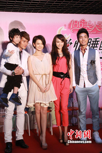 戚薇拍吻戏激烈致流血 唐嫣遇5岁童星示爱(图