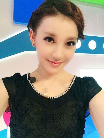 主持人候选人-马杰        青岛姑娘,从北京广播学院毕业后进入东方