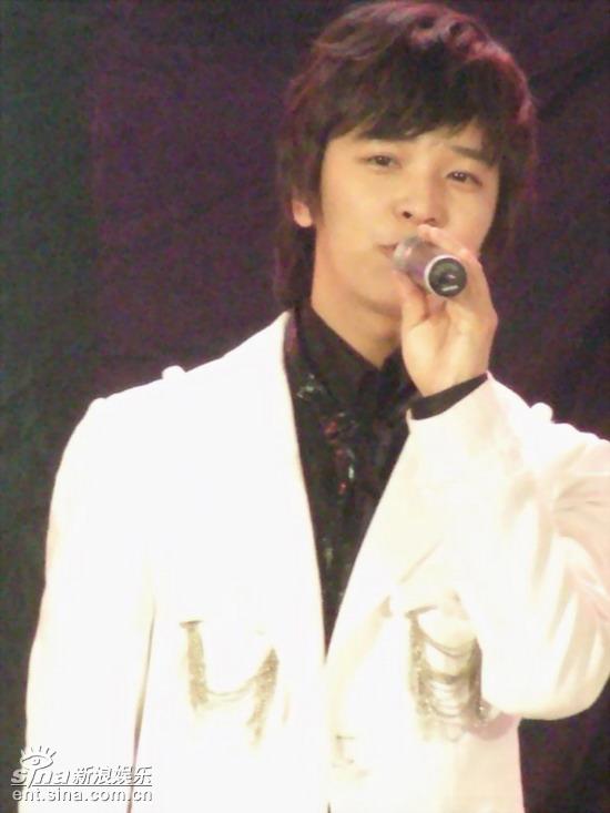 图文:全程直击金正勋申城行-展现唱功实力_影