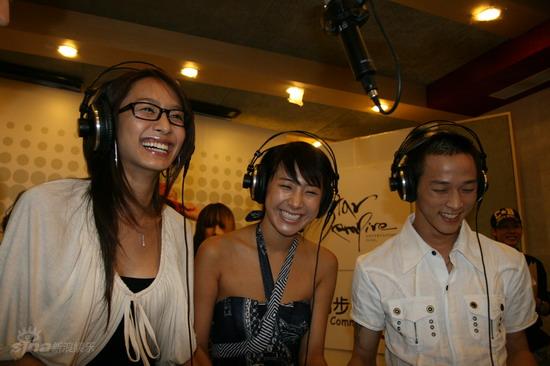 图文:众韩星录中文歌助威奥运-不断有搞笑花絮