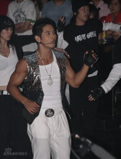 图文:刘承俊新歌首唱会--刘承俊热情飞扬