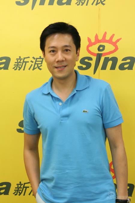 图文：畅谈特奥-蔡国庆聊天后留影