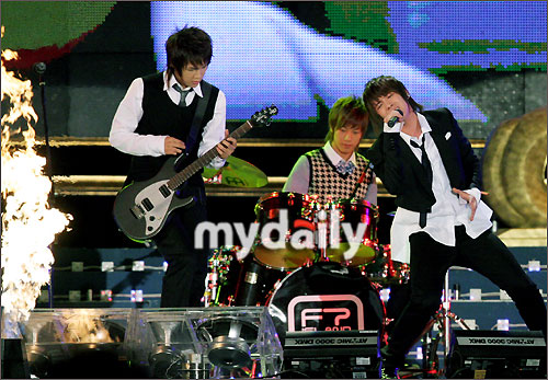 ͼģ׶Ӿ-FTISLAND