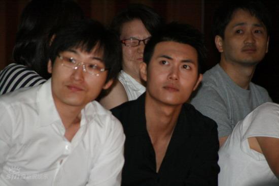 图文:知名品牌韩国时装秀--在熙看秀专心致志