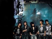 韩国组合三代变迁：独树一帜--东方神起(组图)