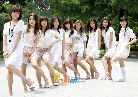 图文:韩国组合三代变迁之<em>少女时代</em>-列队造型_