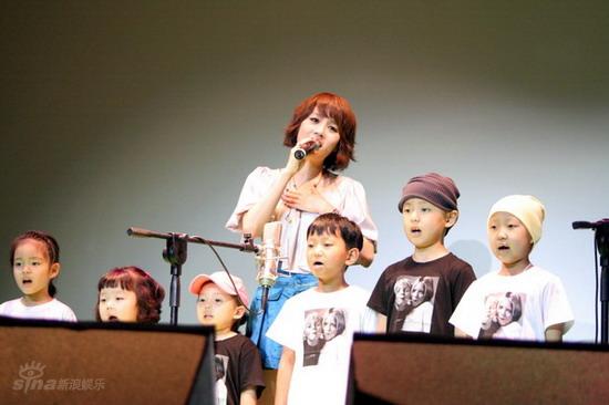 李秀英第8张专辑首唱会 好友李孝利捧场【图】