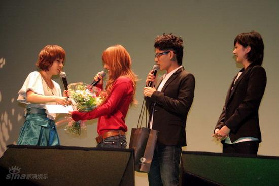 李秀英第8张专辑首唱会 好友李孝利捧场【图】