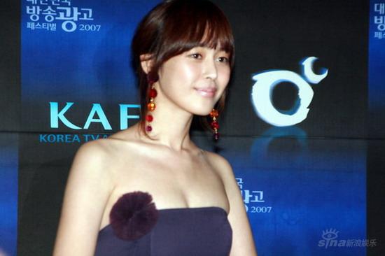 图文：韩国广告庆典颁奖礼--李荷娜秀美丽锁骨