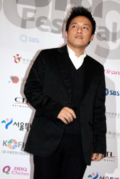 图文:韩国亚洲音乐节记者会-越南歌手LAM