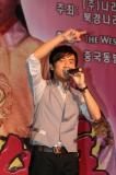 组图：苏有朋韩国举行影迷会张娜拉助阵对唱
