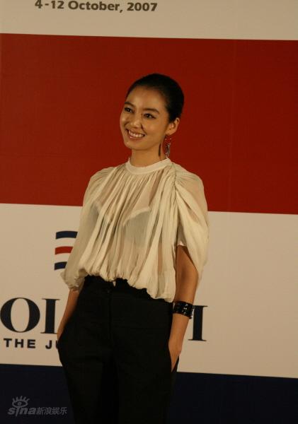 图文：釜山电影节首日明星夜--李素妍