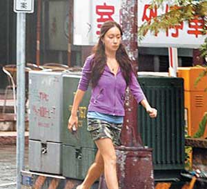 张震恋情曝光与香港女友泡温泉同房过夜(组图)