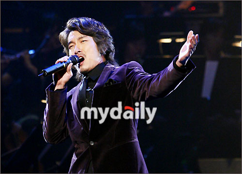 图文:韩国音乐剧颁奖礼前夜--曹承佑演出现场
