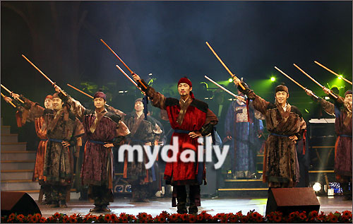 图文:韩国音乐剧颁奖礼前夜--《明成皇后》