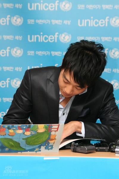 图文：联合国儿童大使任命--金来沅写下心愿
