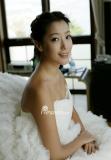 组图：金喜善未公开婚纱照曝光与老公扮粉刷匠