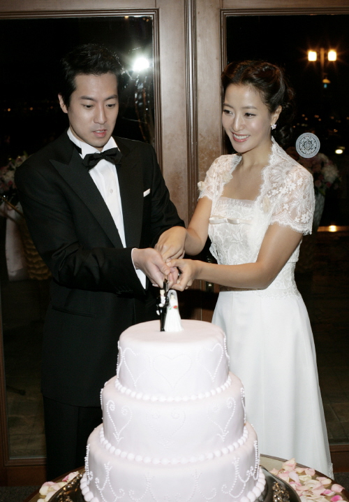 Graph article: Jin Xishan did not make public marriage gauze to illuminate- - cut bridal cake