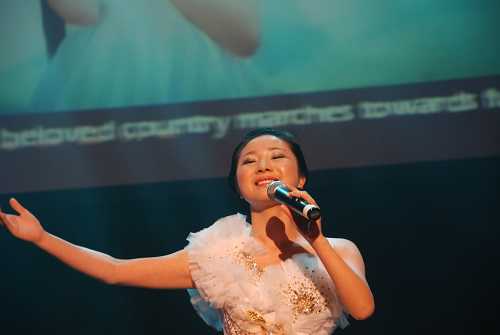鹏城歌飞扬2007年度最佳女歌手杨乐演唱《大江之歌》