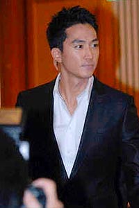 宋承宪结束军旅生活退伍归来办退役演唱会(图)