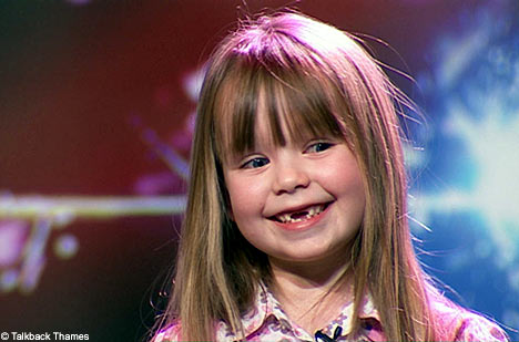英国六岁小歌手康妮年收入有望超百万英镑(图