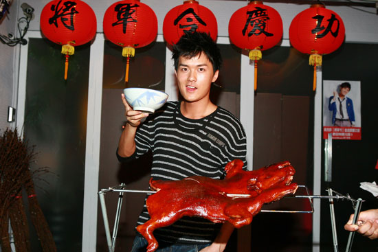 18届金曲奖落幕 吴克群与工作人员温馨庆功【图】