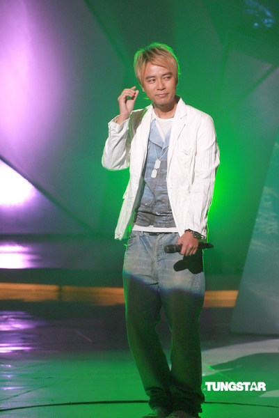 陈奕迅笑脸装搞笑 吴雨霏刚成年就玩性感【图】