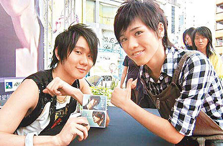 �ֿ��ٰܾ�ǩ��������з�˿�Ա�����JJС��