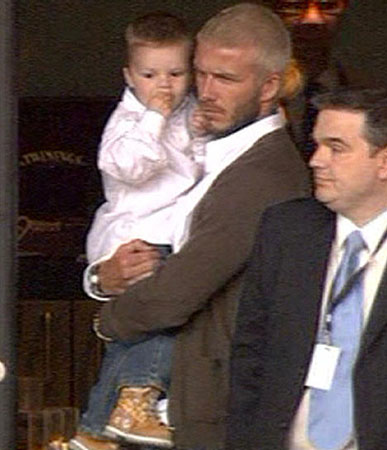 贝克汉姆最新白发造型亮相戴妃纪念演出【图】