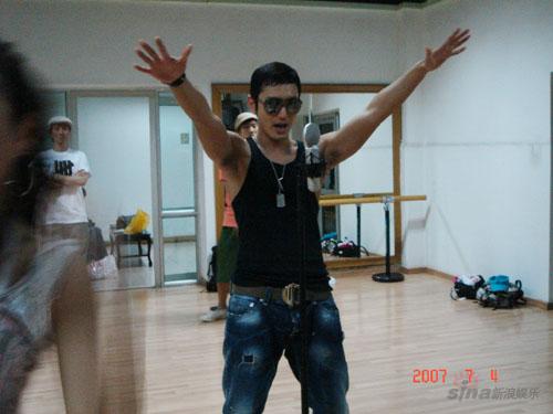 [八卦江湖]邓超VS黄晓明华谊一哥之争打响,出