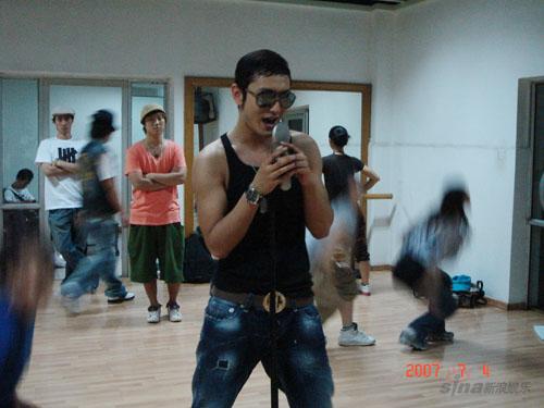 [八卦江湖]邓超VS黄晓明华谊一哥之争打响,出