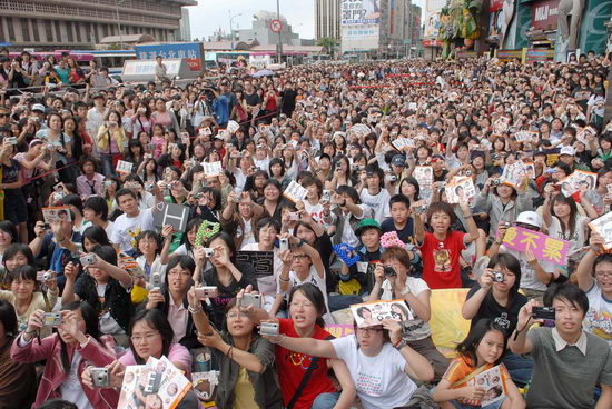 S.H.E���������˺�������֧�����˸ж�������