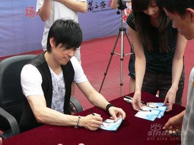 解小东新专辑华丽转身 首场签唱会圆满举行【图】