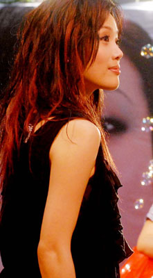 容祖儿福州签售《小小》 不承认是英皇一姐(图