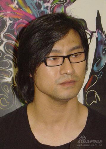 汪峰不承认抄袭 称两首歌确实有点像(附图)