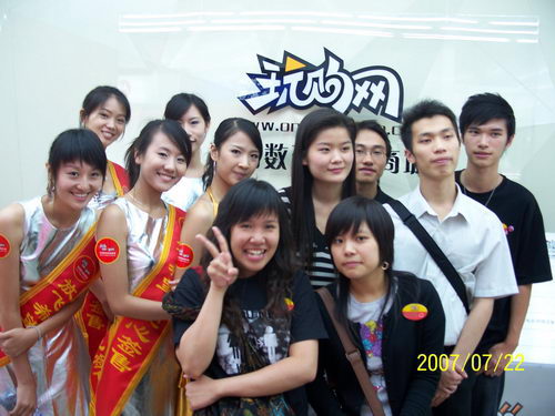 超女许飞爱心签售 为希望工程“放飞希望”【图】