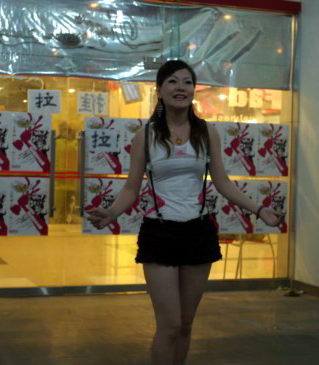 五星级酒店美女歌手透露心仪风云新人评委(图