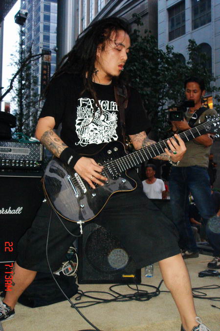 夜叉乐队演出场地无界限 一天横跨两极(图)