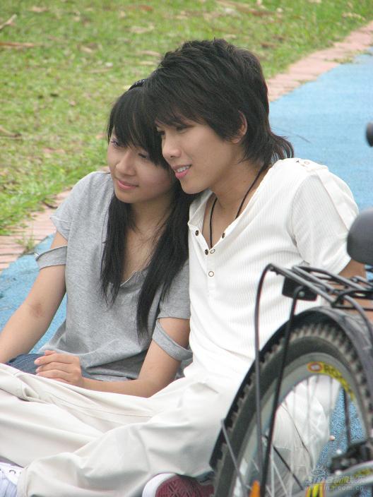 陈仁丰贴心照顾女主角 《幻想教室》MV热播(