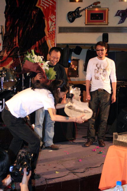 л��Ц��ʽ�����¶���ʮ���µ���ҡ����ƪ��