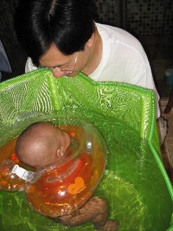 独家:孙悦宝宝近照曝光 爱吃手游泳花样多(图)